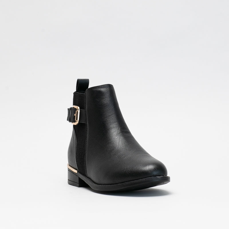 Metal trim hot sale chelsea boots